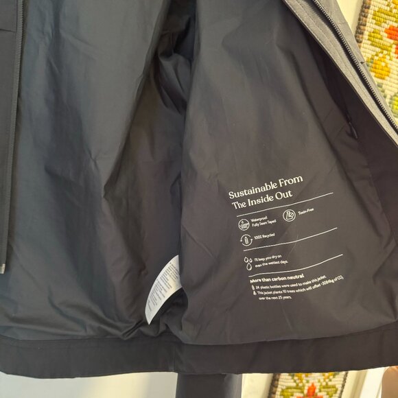 Tentree Nimbus Short Rain Jacket Black Recycled Materials - Picture 9 of 11
